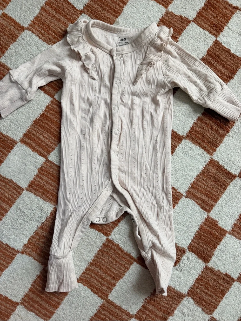 H&M Light Cream Ribbed Ruffle-Trim Footie - Picture 1 of 1